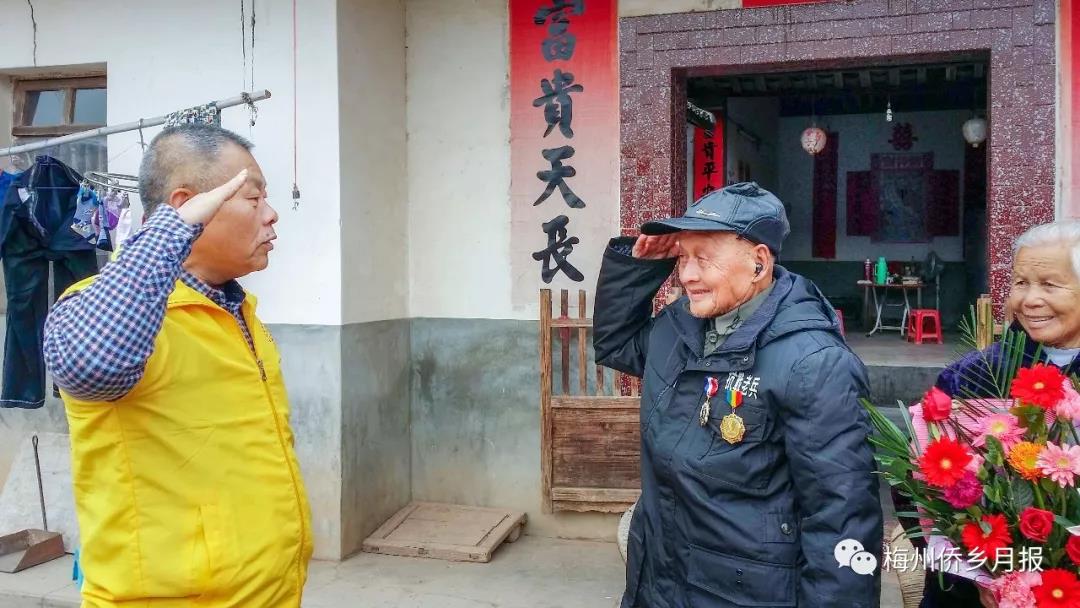 李建華與抗戰(zhàn)老兵的故事：為英雄盡孝道，為后世傳善行